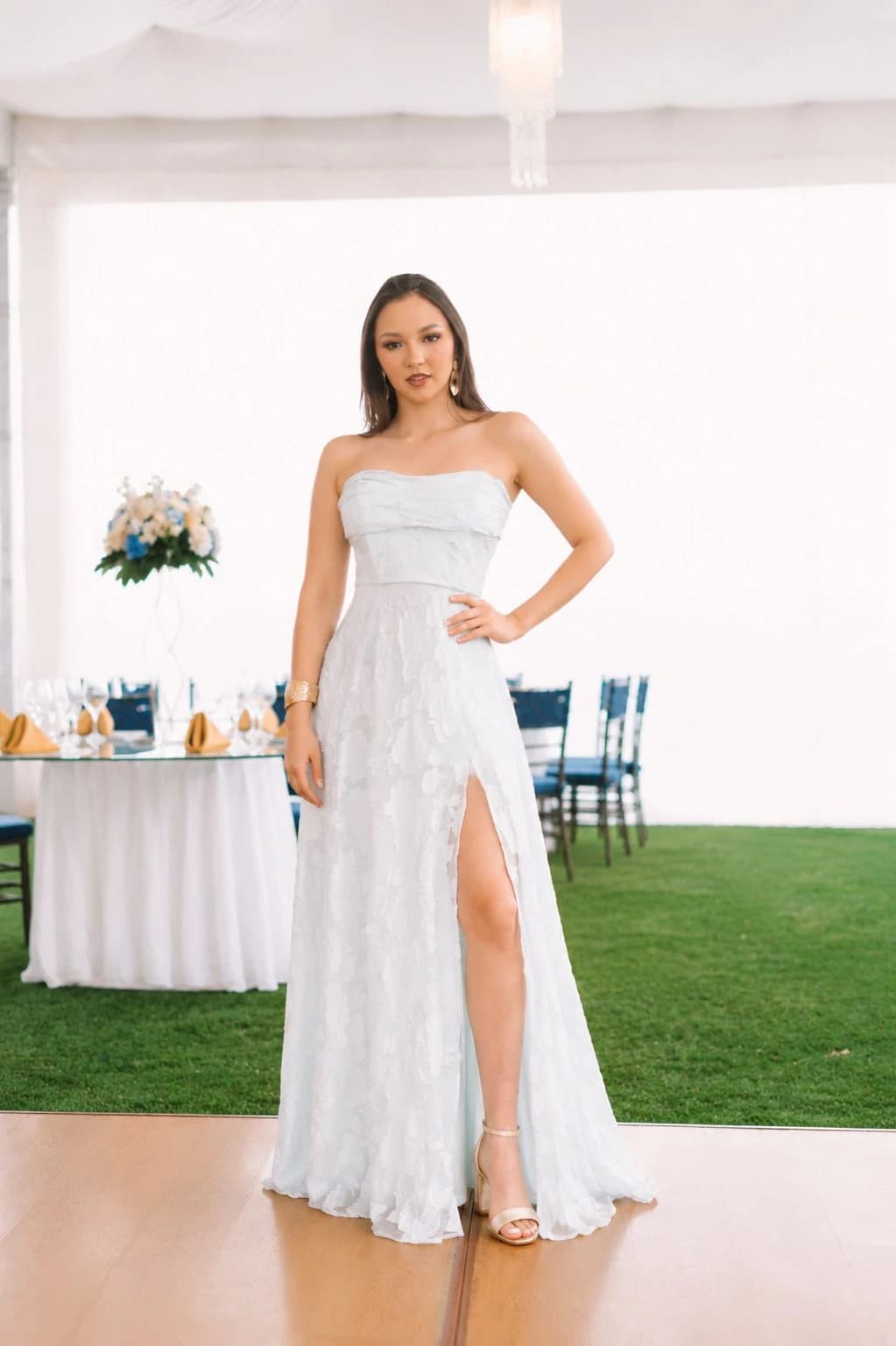 Vestido verde pastel con randa
